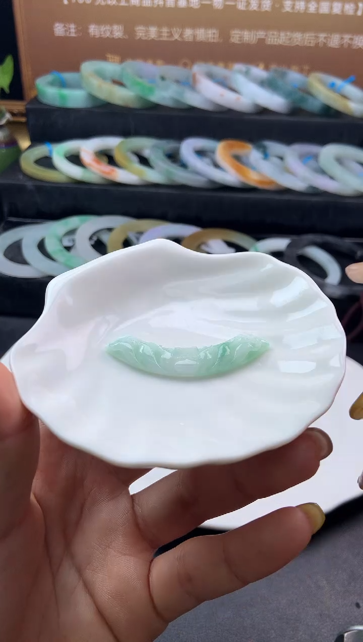 【闪购商品】翡翠颈饰未镶嵌玉璜
