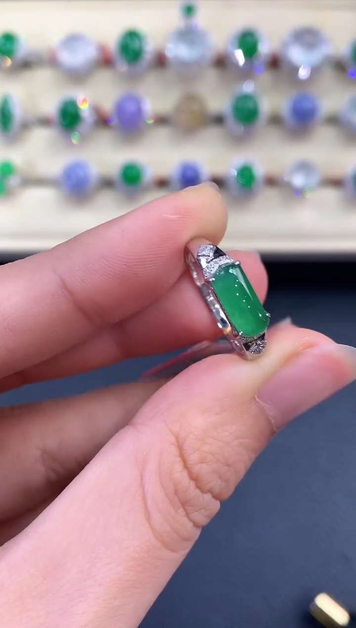 【闪购商品】翡翠戒指18K金镶嵌 B44