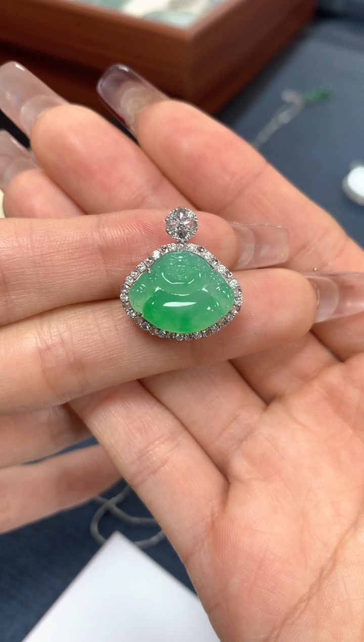 【闪购商品】翡翠颈饰18K金镶嵌绿佛公
