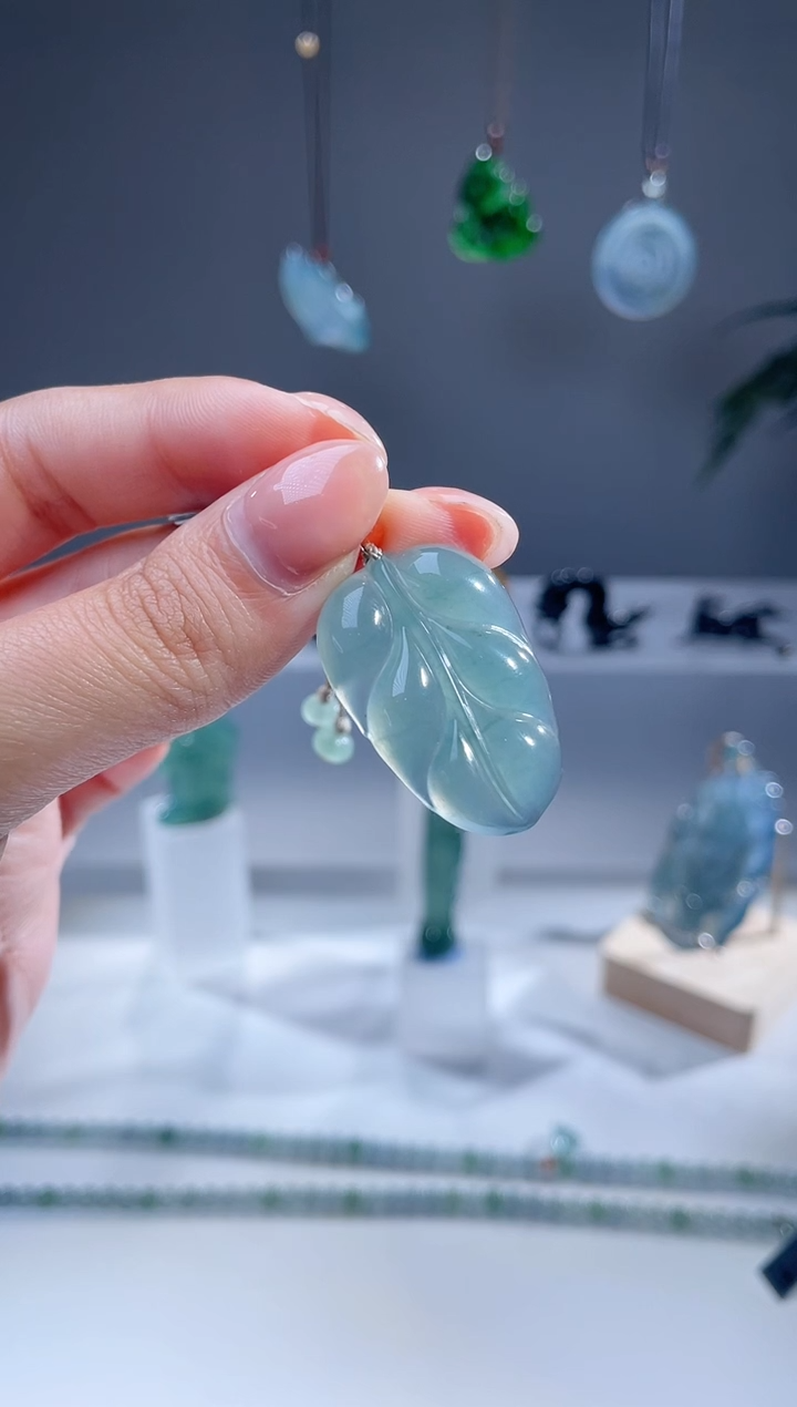 【闪购商品】翡翠颈饰未镶嵌天然A货翡翠叶子