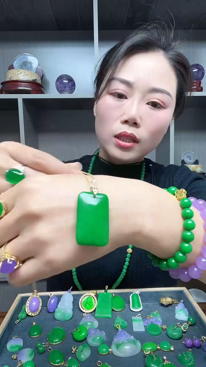 【闪购商品】翡翠吊坠(赠链)14K金镶嵌吊坠
