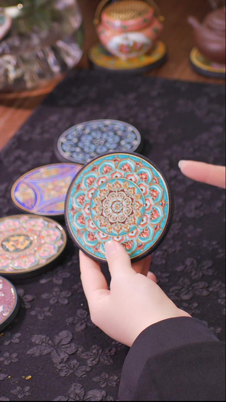 壹藏贰宝盛光图案杯垫一片