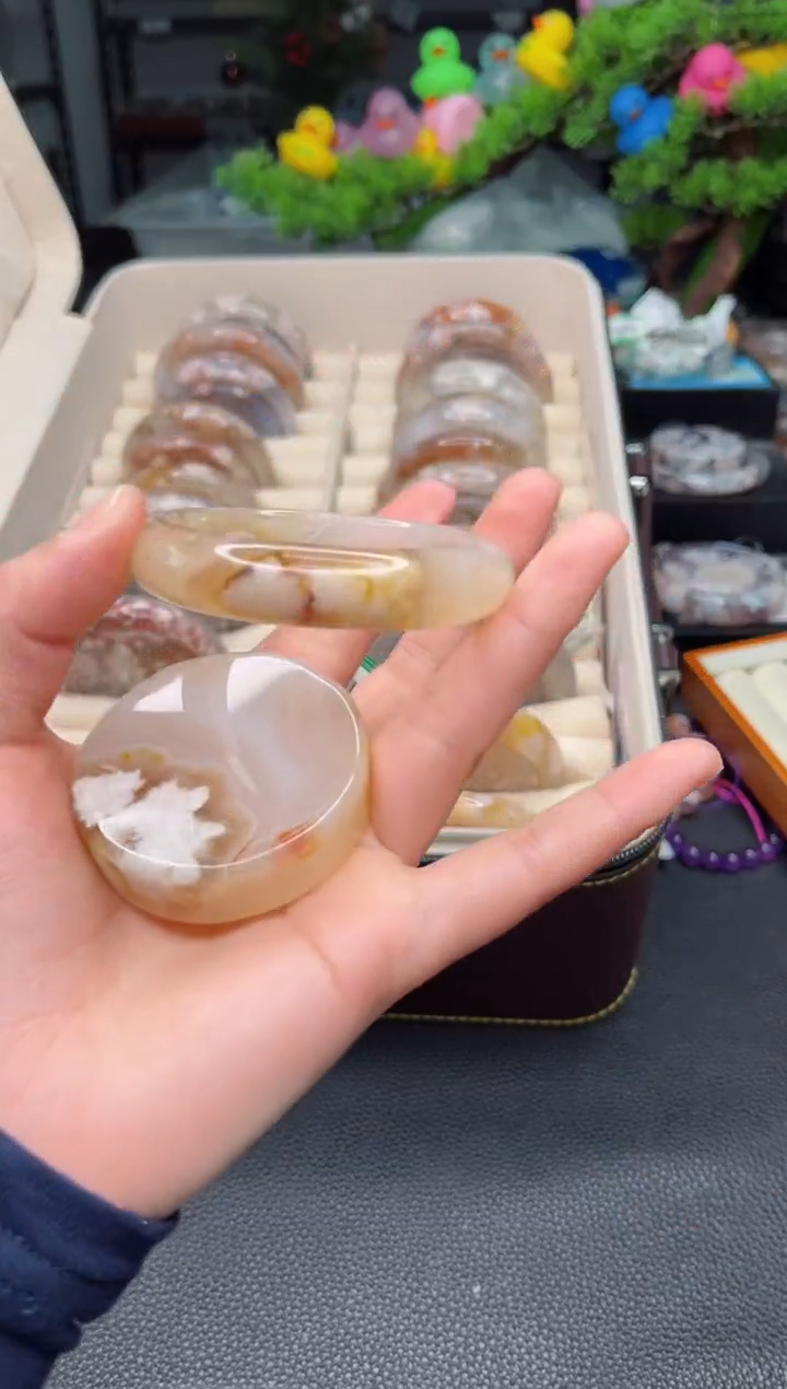 石英质玉未镶嵌手镯55圈口（赠品镯心）3503903