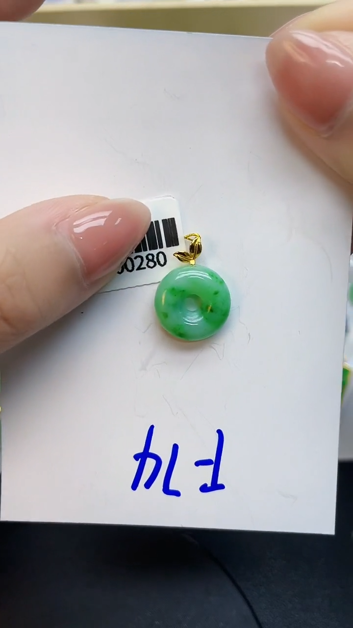 翡翠18K金镶嵌颈饰0000000000