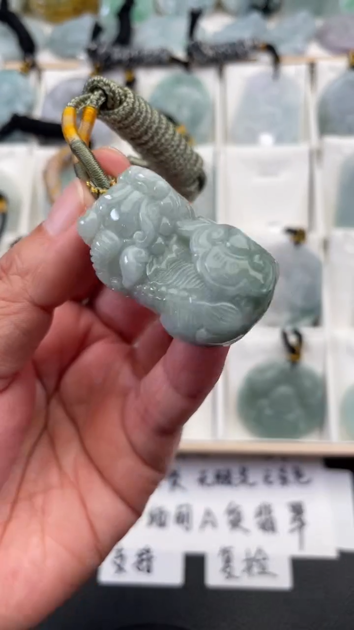 颈饰未镶嵌翡翠天然缅甸翡翠A货127