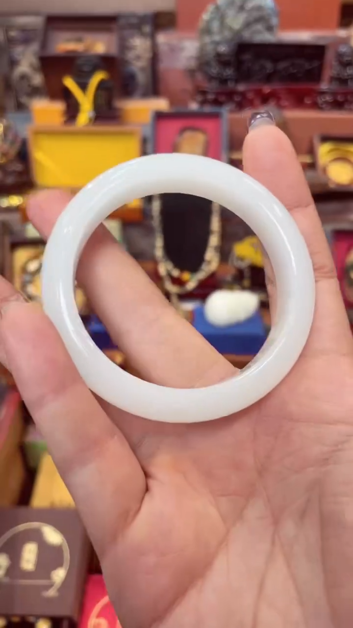 【闪购商品】和田玉手镯未镶嵌              