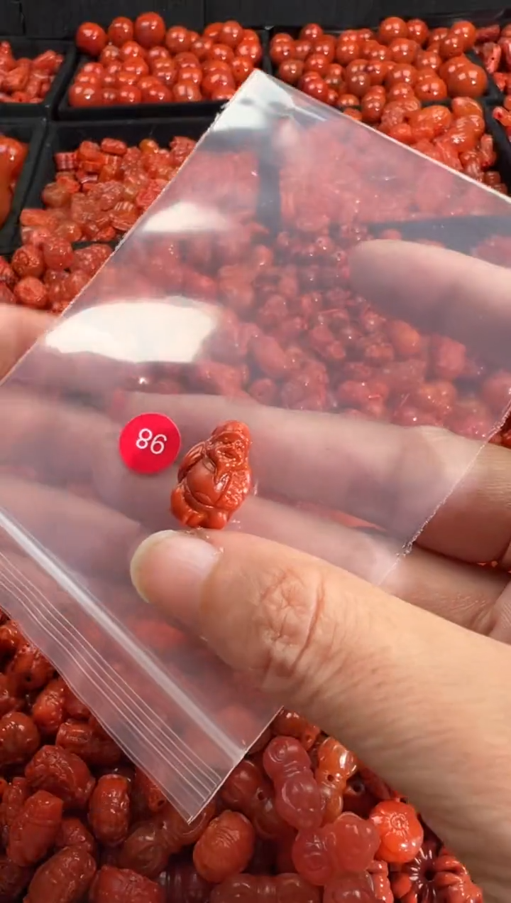 颈饰未镶嵌南红玛瑙1