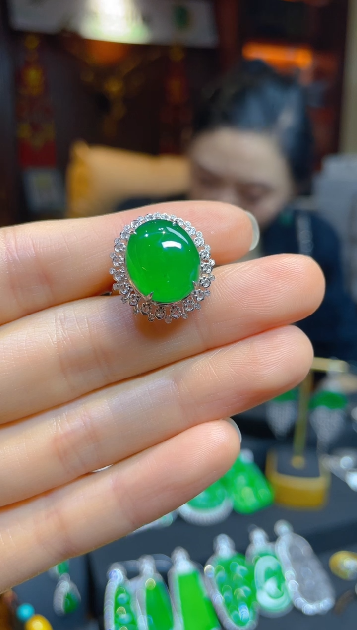 【闪购商品】翡翠戒指18K金镶嵌114851天然A货翡翠蛋面戒指