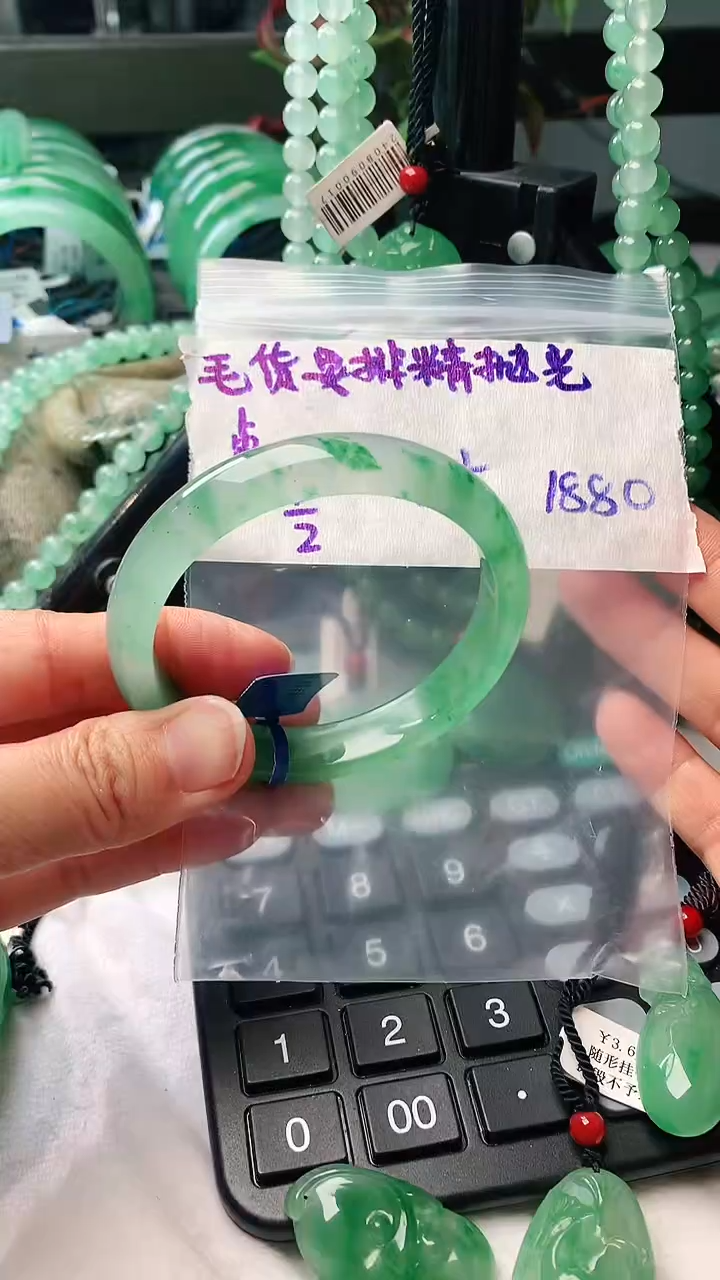 【闪购商品】定制石英质玉非洲翠手镯毛货抛光定制