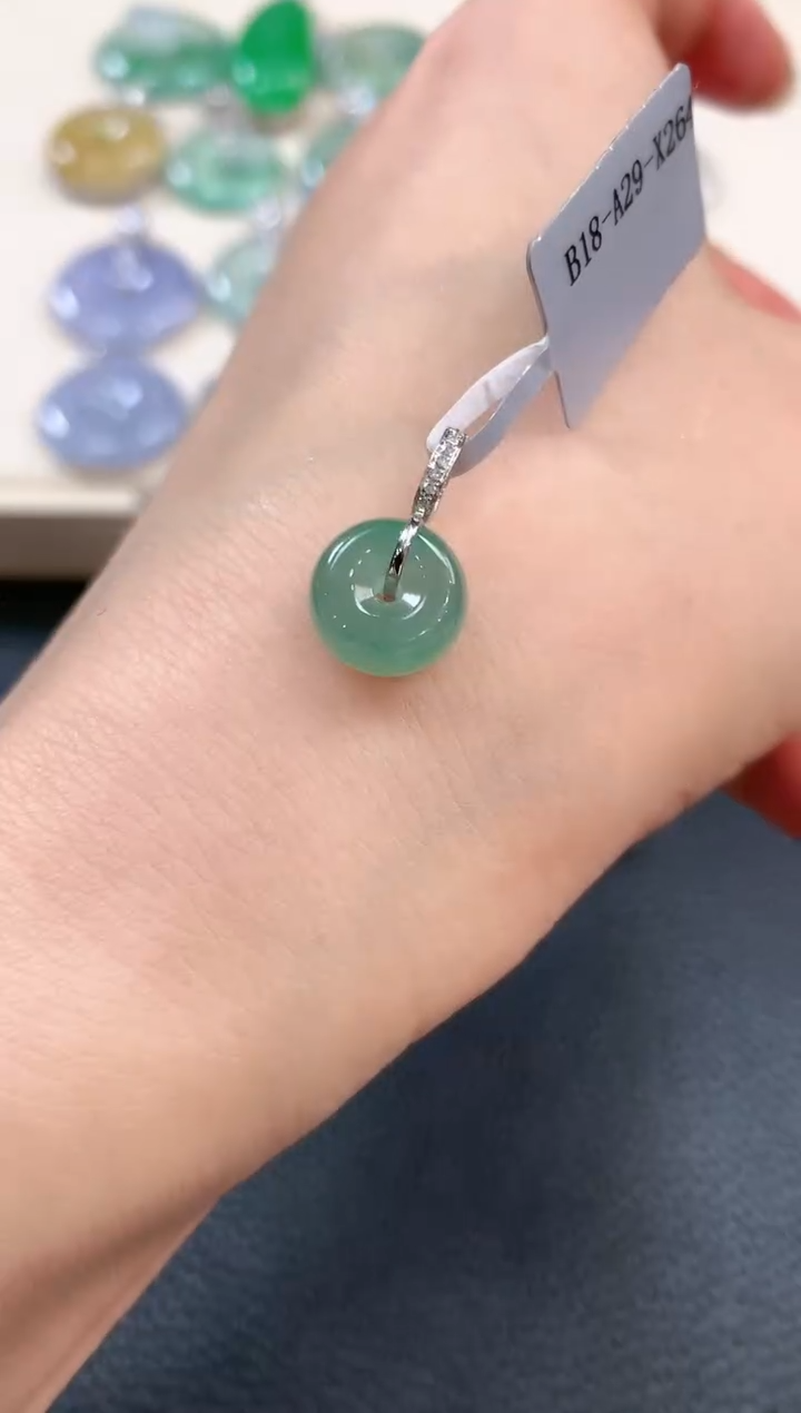 【闪购商品】翡翠吊坠(不含链)18K金镶嵌b4不退换