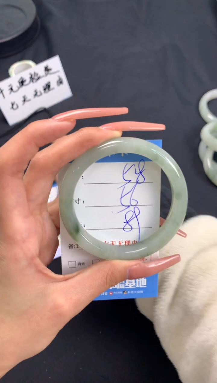 【闪购商品】石英质玉手镯未镶嵌A58