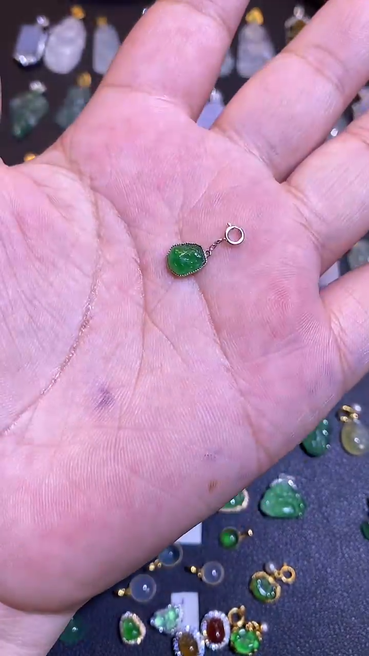 【闪购商品】翡翠吊坠(不含链)18K金镶嵌1
