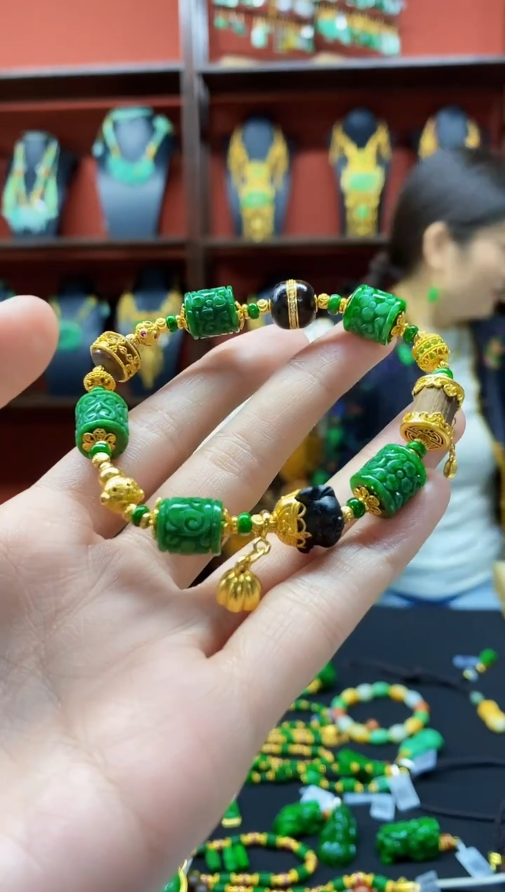 颈饰未镶嵌翡翠六*手串