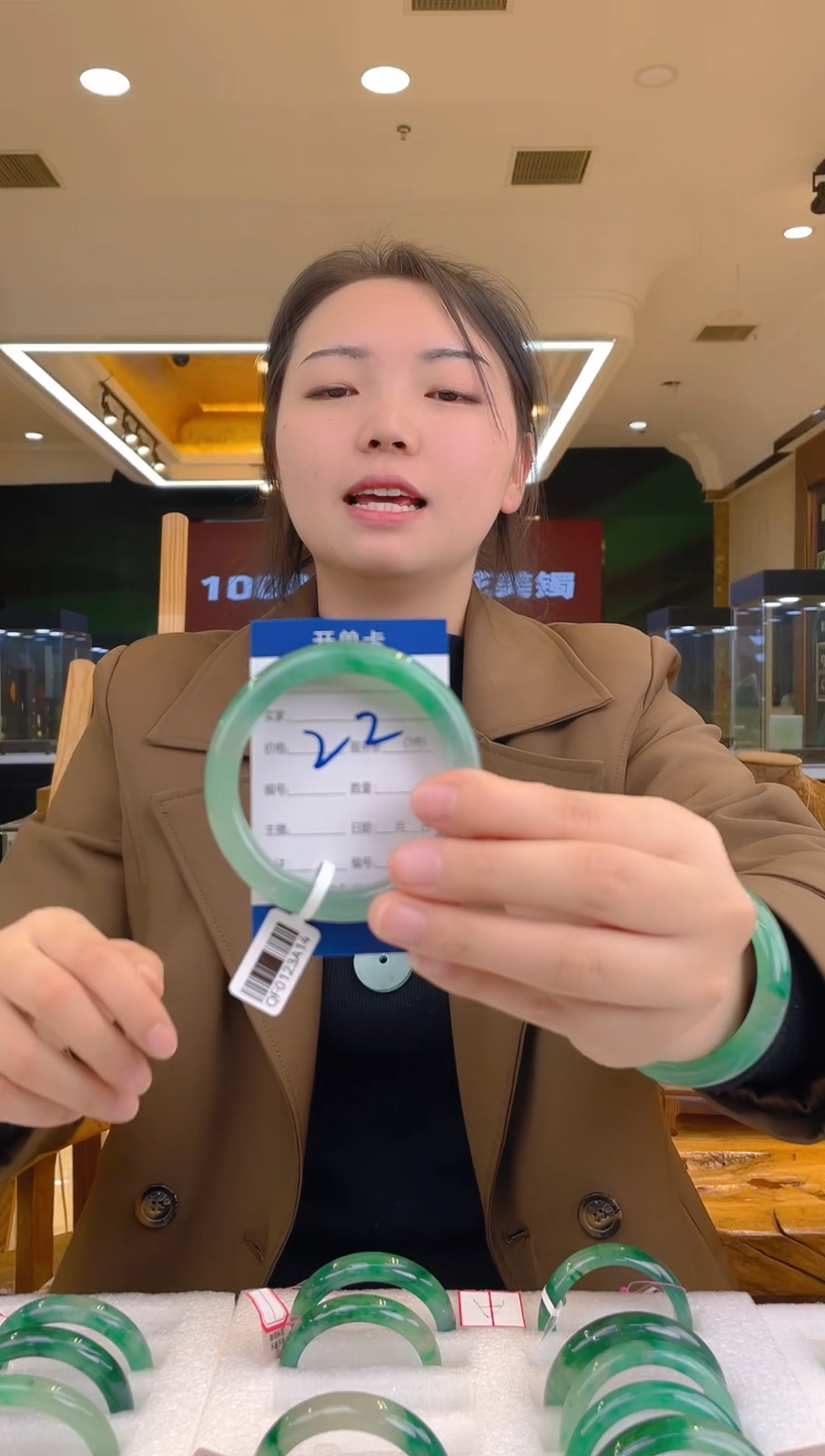 【闪购商品】石英质玉手镯未镶嵌飘花