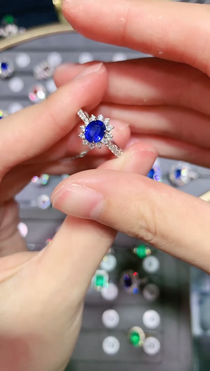 【闪购商品】蓝宝石戒指18K金镶嵌1.01CT