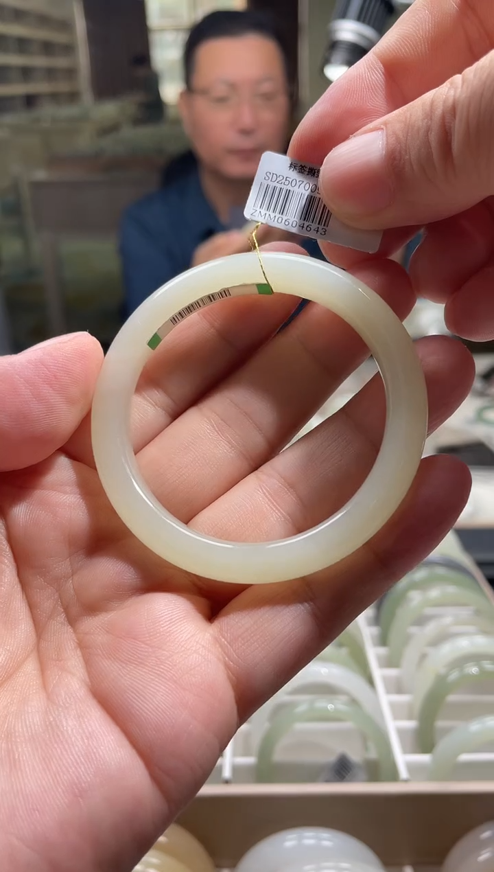 未镶嵌手镯和田玉52-54圈口 4643