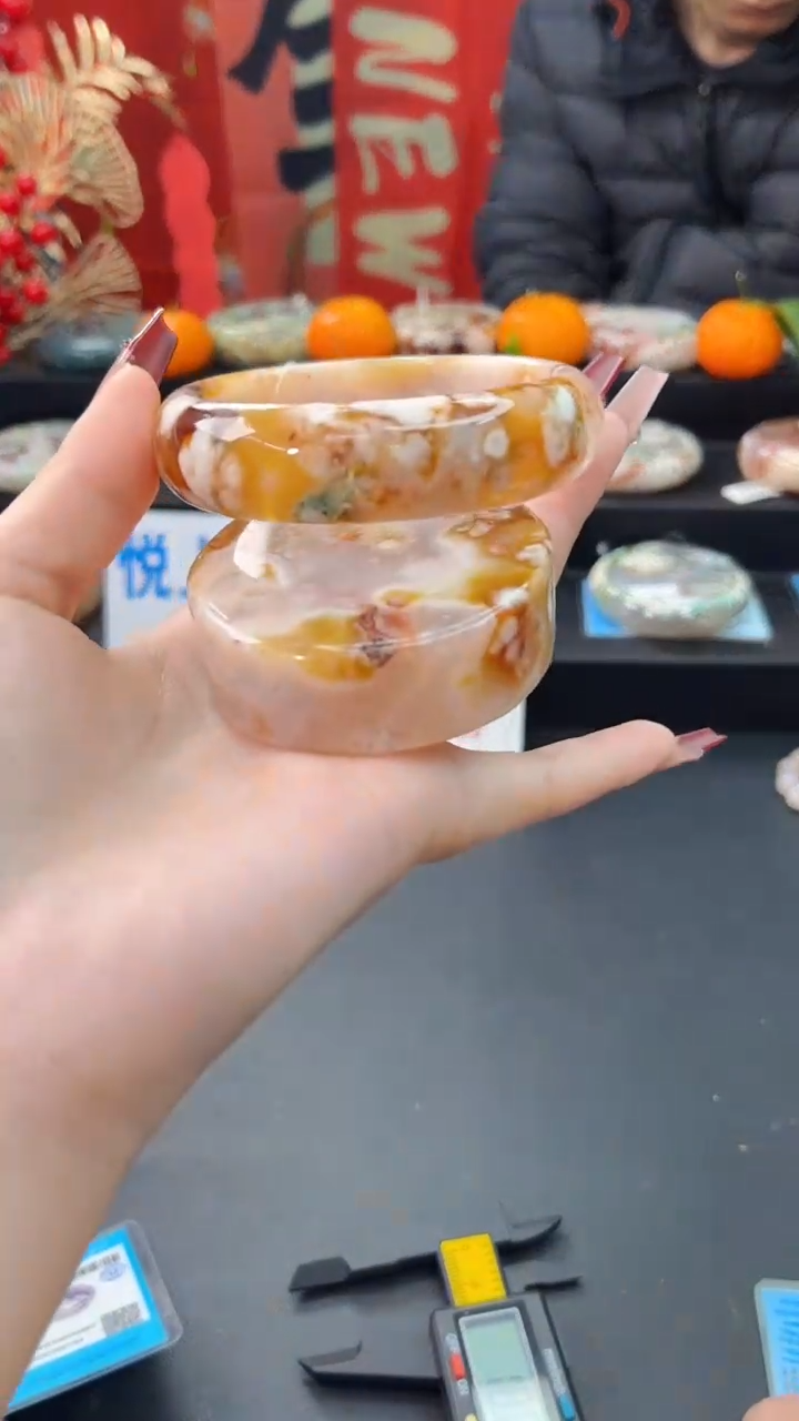 【闪购商品】石英质玉手镯未镶嵌赠送镯心（60圈口）