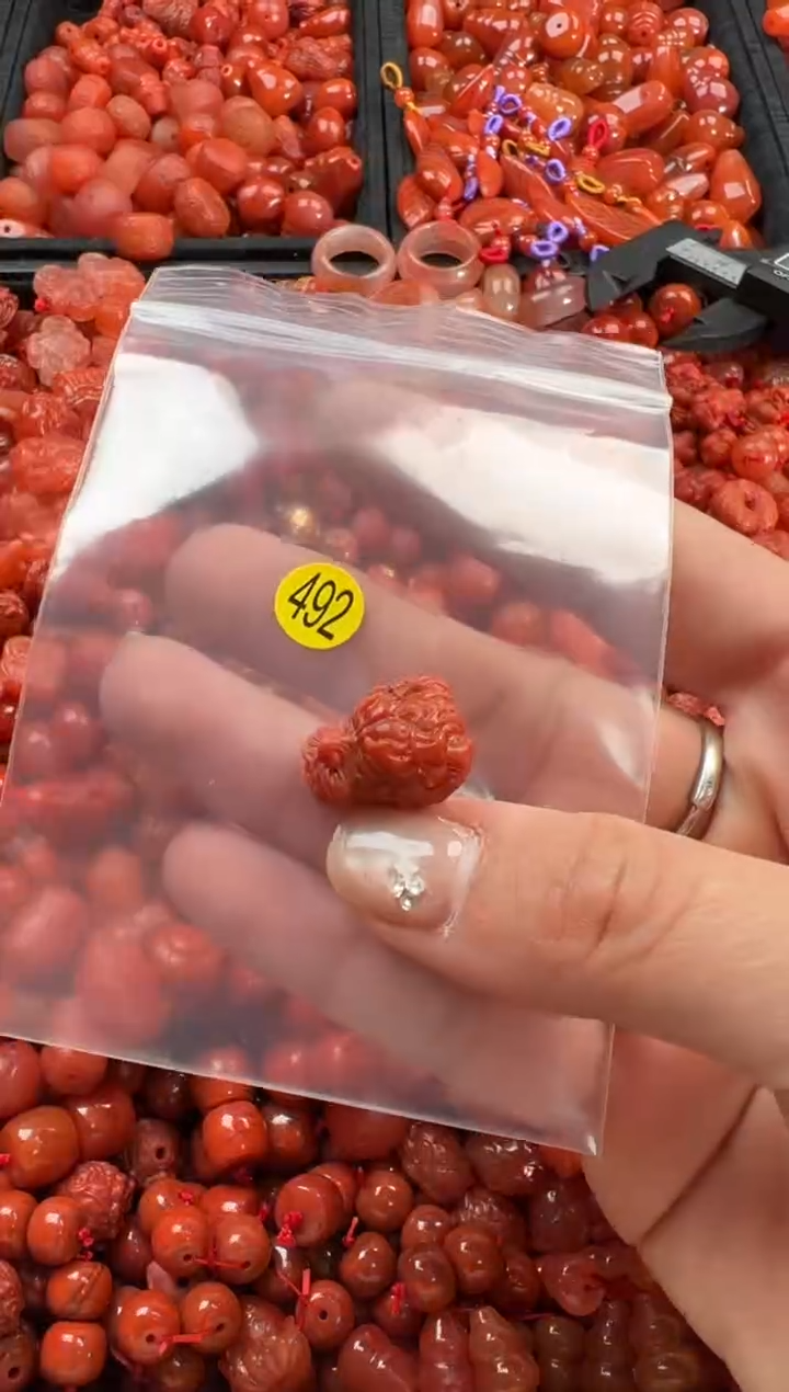 【闪购商品】南红玛瑙颈饰未镶嵌1