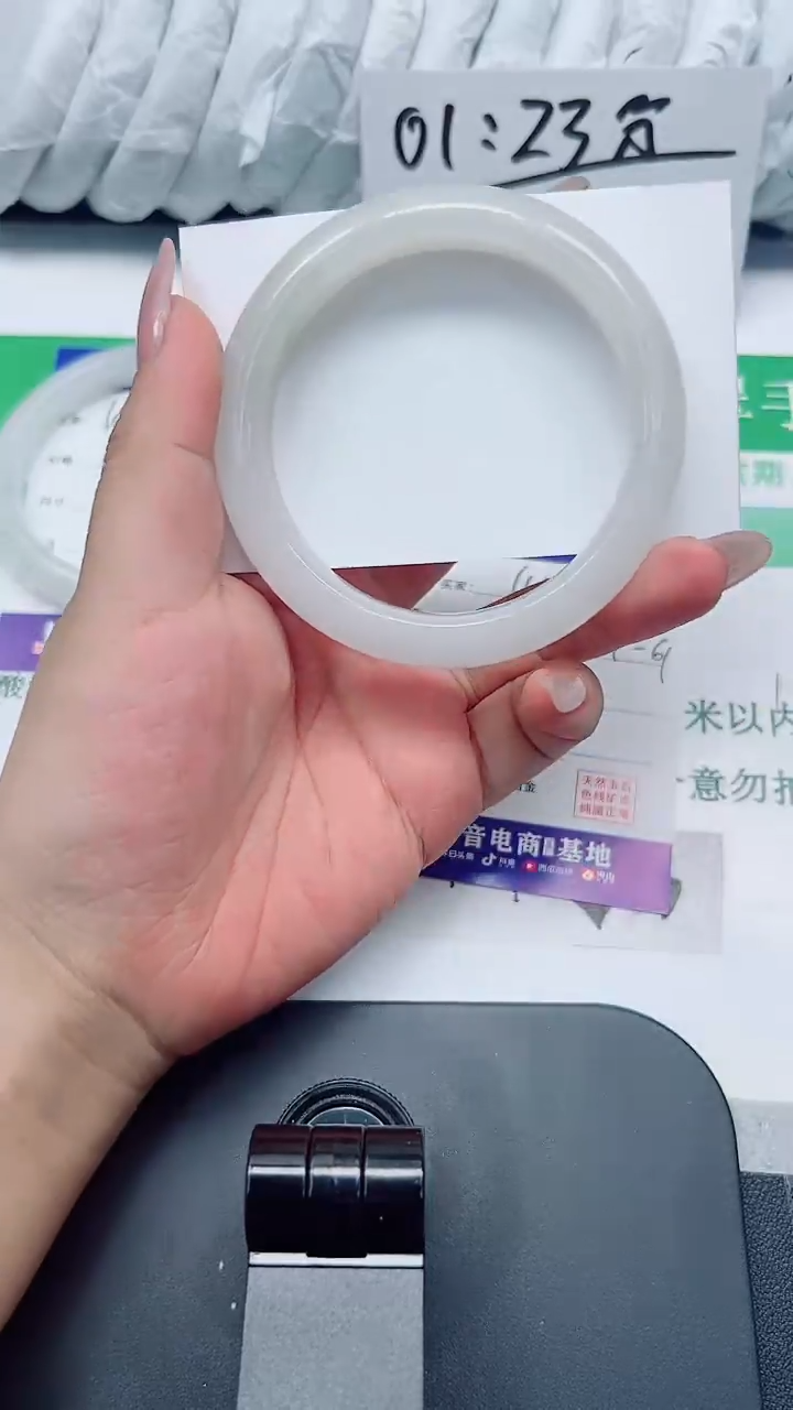 石英质玉手镯未镶嵌110-59.9