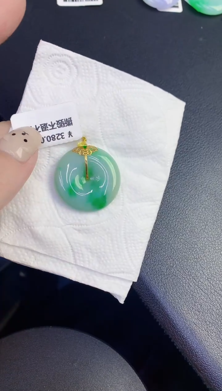 颈饰18K金镶嵌翡翠缅甸天然翡翠A货