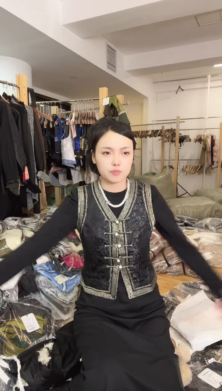 马甲 M码       90-105斤