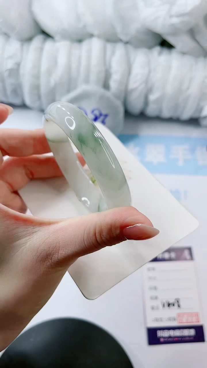【闪购商品】石英质玉手镯未镶嵌多样性发货V408