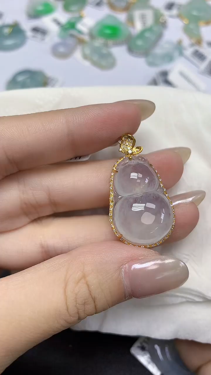 翡翠18K金镶嵌颈饰天然缅甸翡翠A货多样性发其一