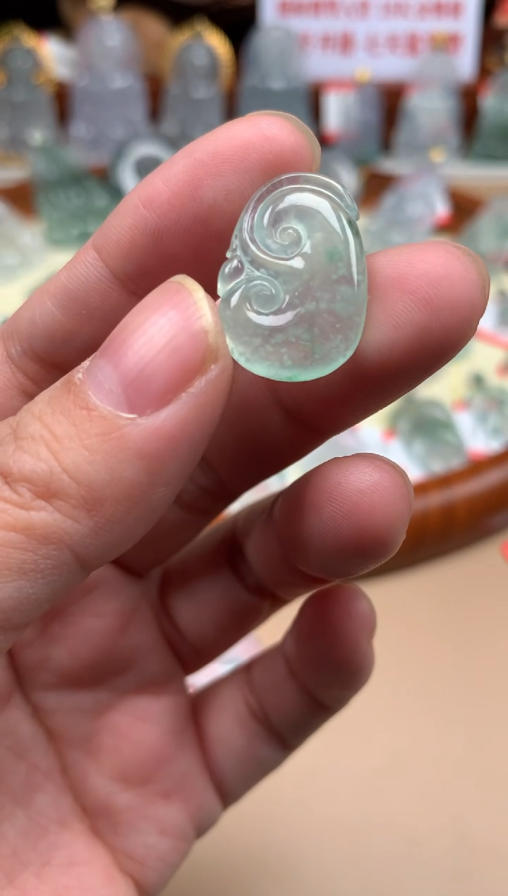 【闪购商品】翡翠颈饰未镶嵌如意