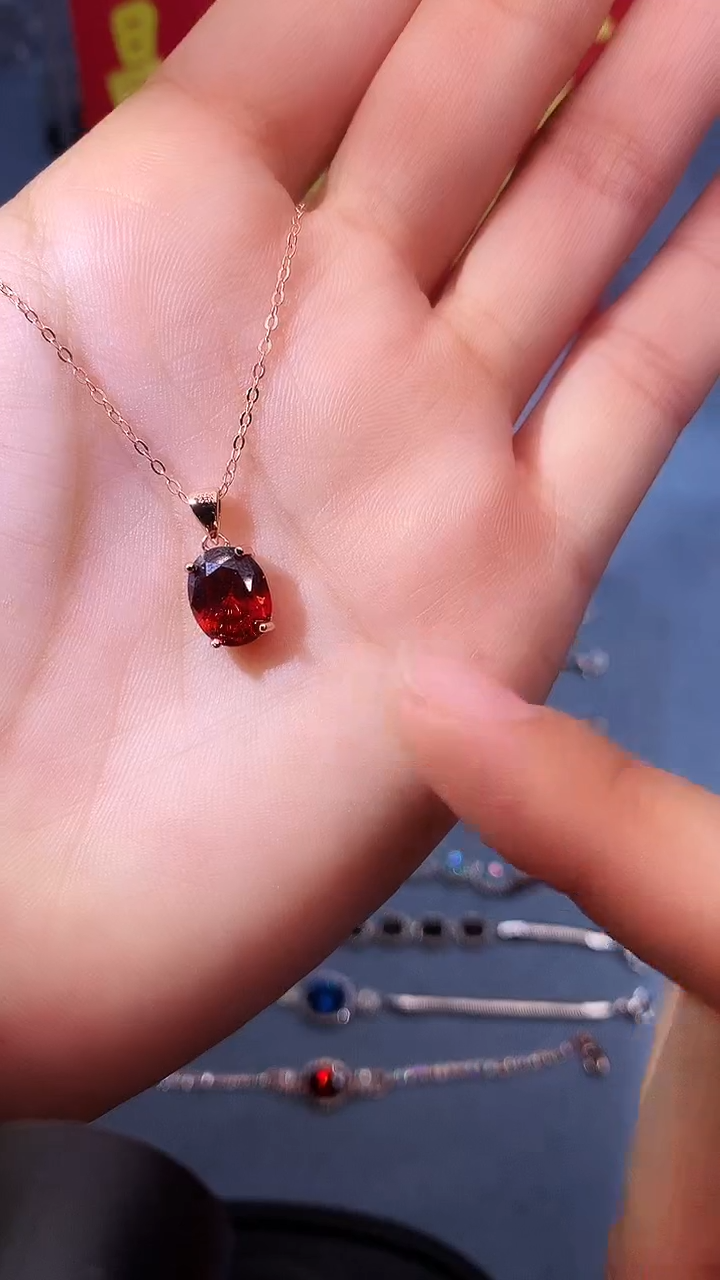 【闪购商品】石榴石吊坠(赠链)银S925镶嵌11111