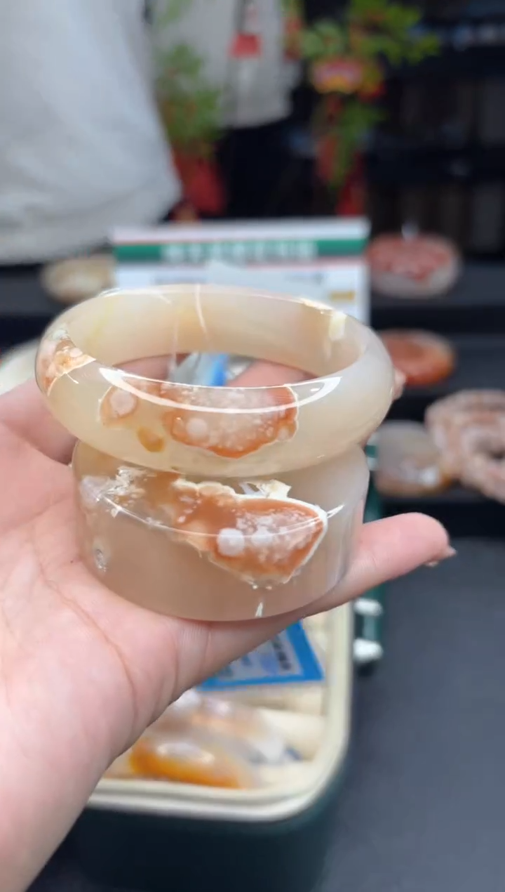 【闪购商品】石英质玉手镯未镶嵌685（57圈赠送镯心）