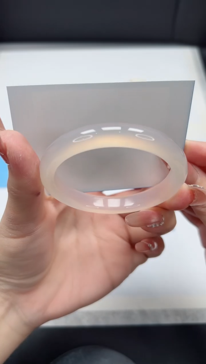 【闪购商品】石英质玉手镯未镶嵌115/55.4荔枝