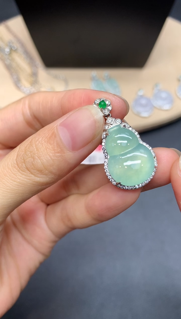 【闪购商品】翡翠吊坠(不含链)银S925镶嵌葫芦【多样性发其一】
