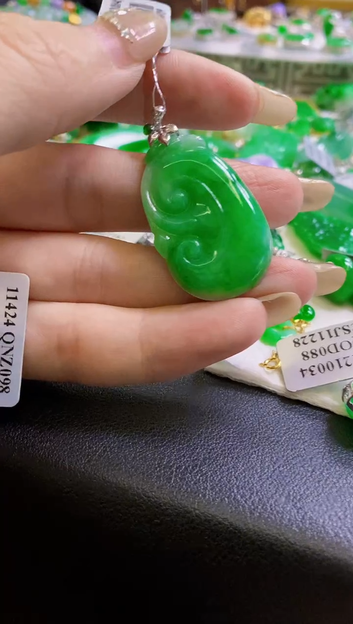 【闪购商品】定制翡翠18K金镶嵌如意