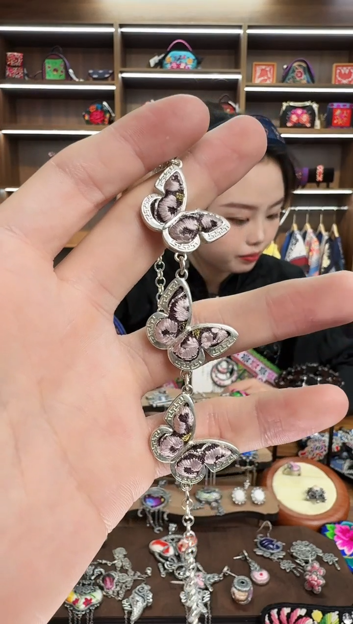 【闪购商品】织绣206蒙阿苏苗绣传承