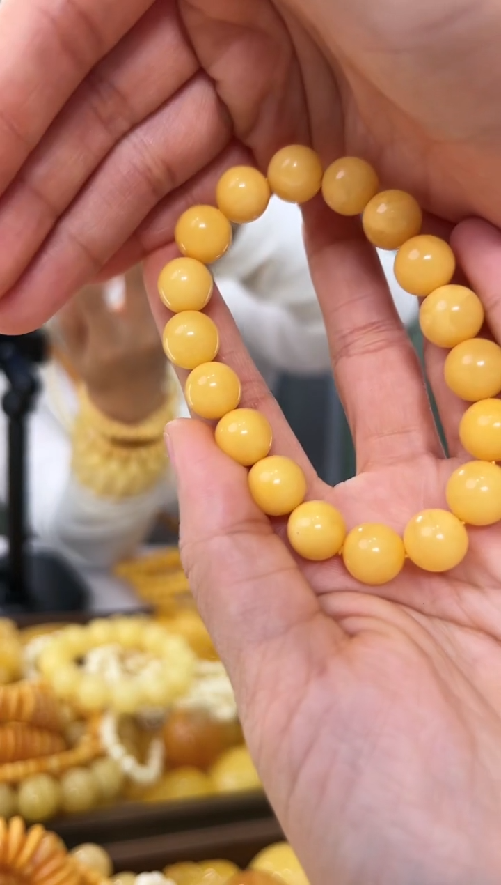 【闪购商品】琥珀裸石未镶嵌蜜蜡手串多样性发其中一件