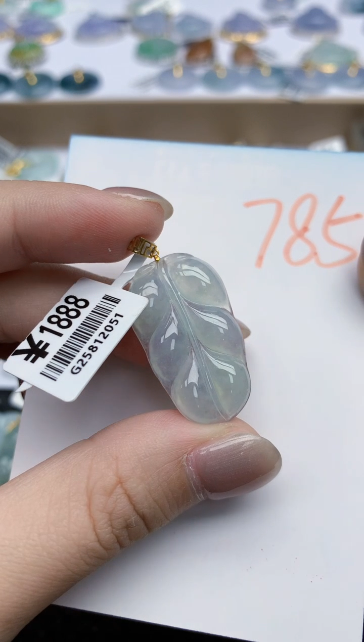 【闪购商品】翡翠颈饰18K金镶嵌天然翡翠A货