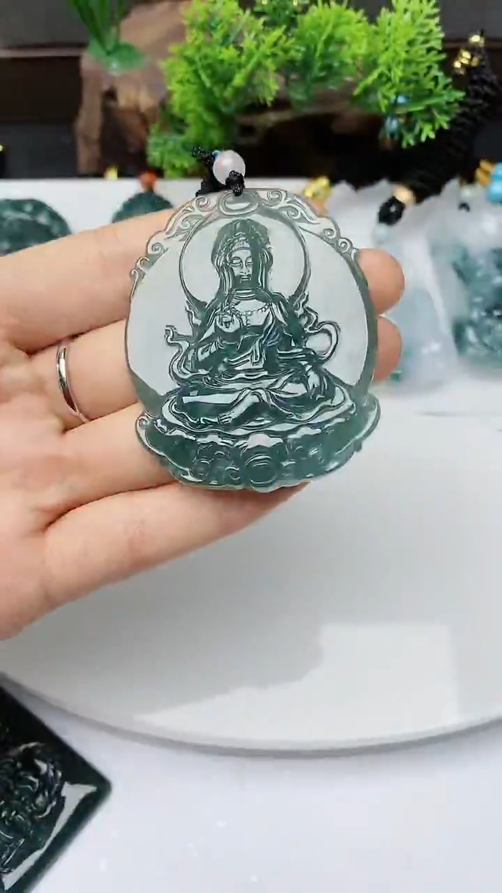 【闪购商品】翡翠颈饰未镶嵌        