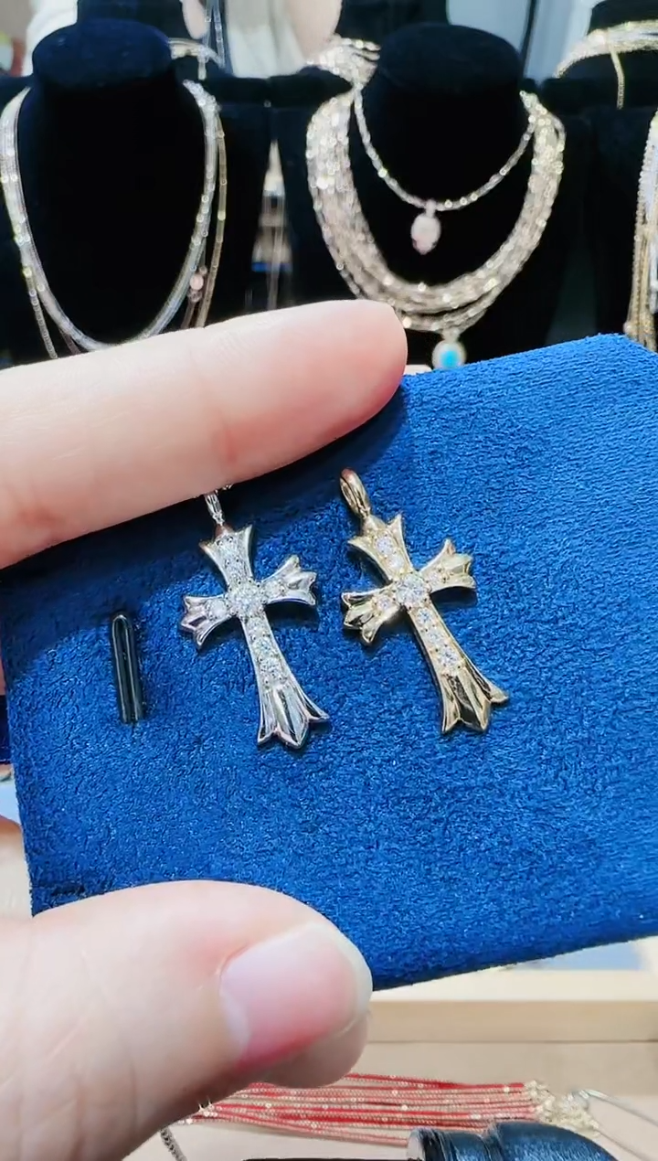 【闪购商品】钻石吊坠18K金镶嵌钻石单吊坠多样性发货发其一