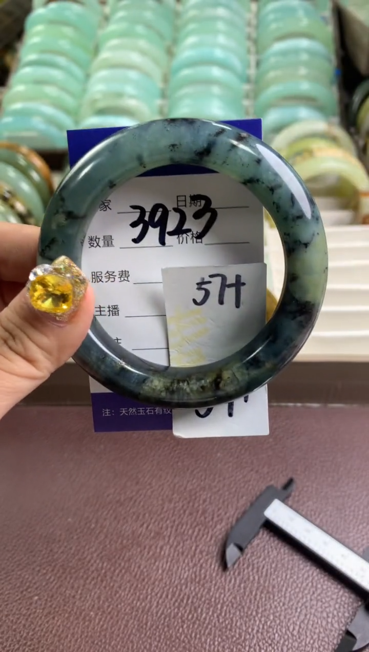 【闪购商品】蛇纹石玉手镯未镶嵌3923