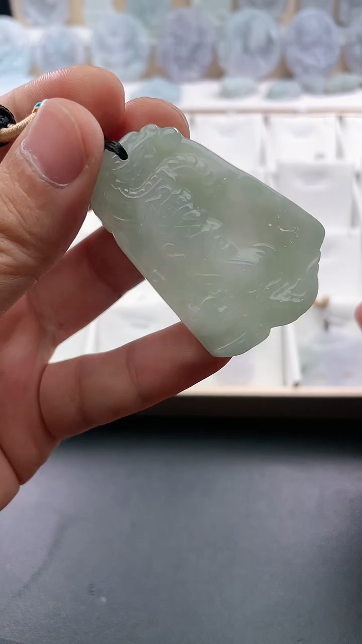 翡翠未镶嵌颈饰..../6/5/ 705