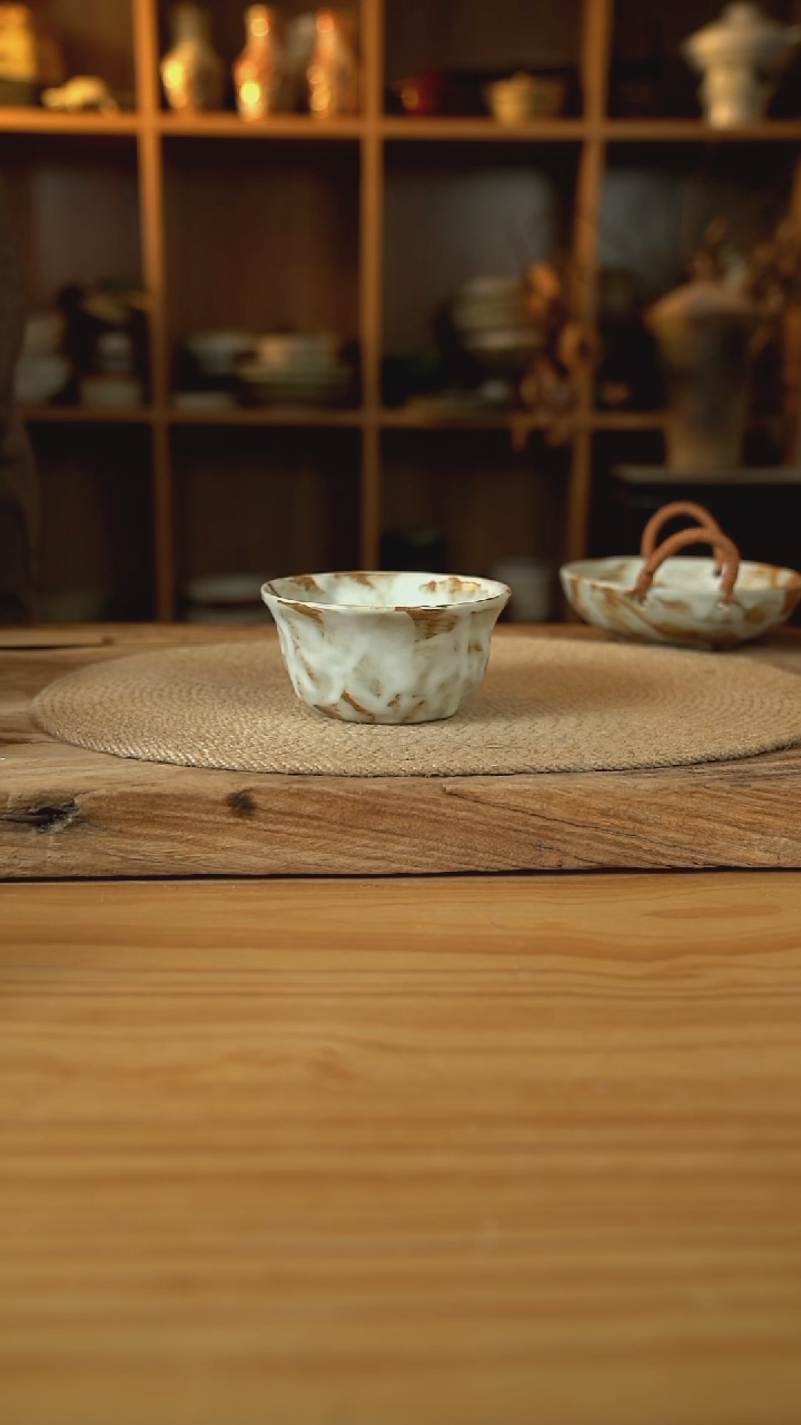 粉影系列的手捏喇叭碗1个