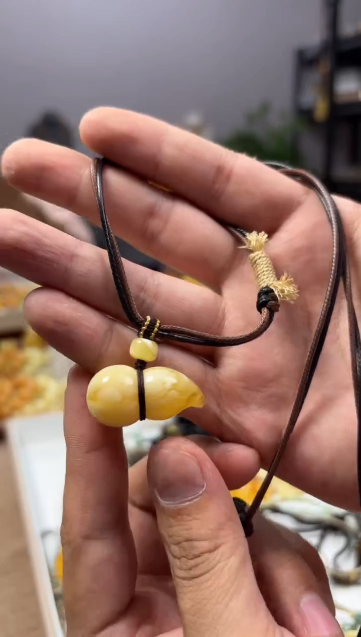 【闪购商品】蜜蜡裸石未镶嵌葫芦