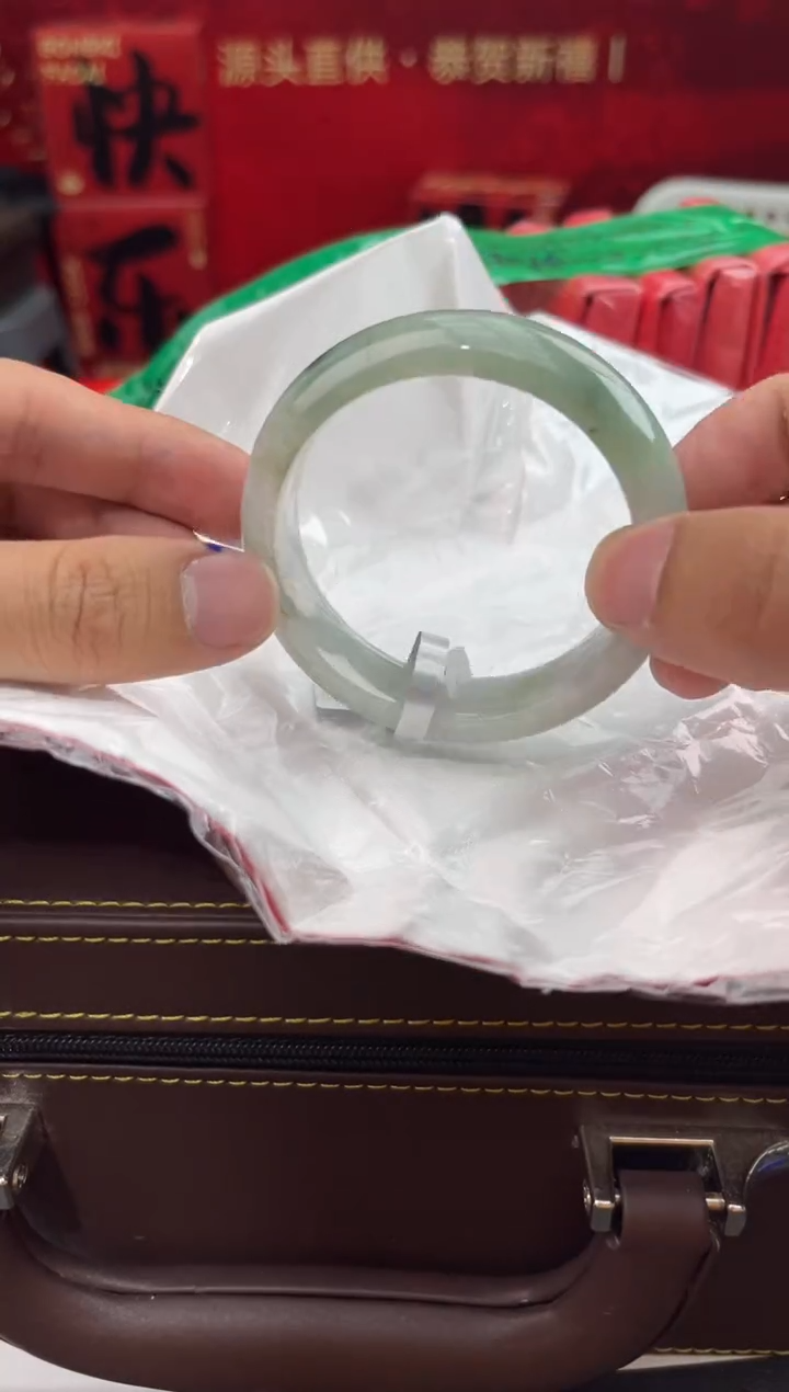 【闪购商品】翡翠手镯未镶嵌8翡翠手镯（微瑕）