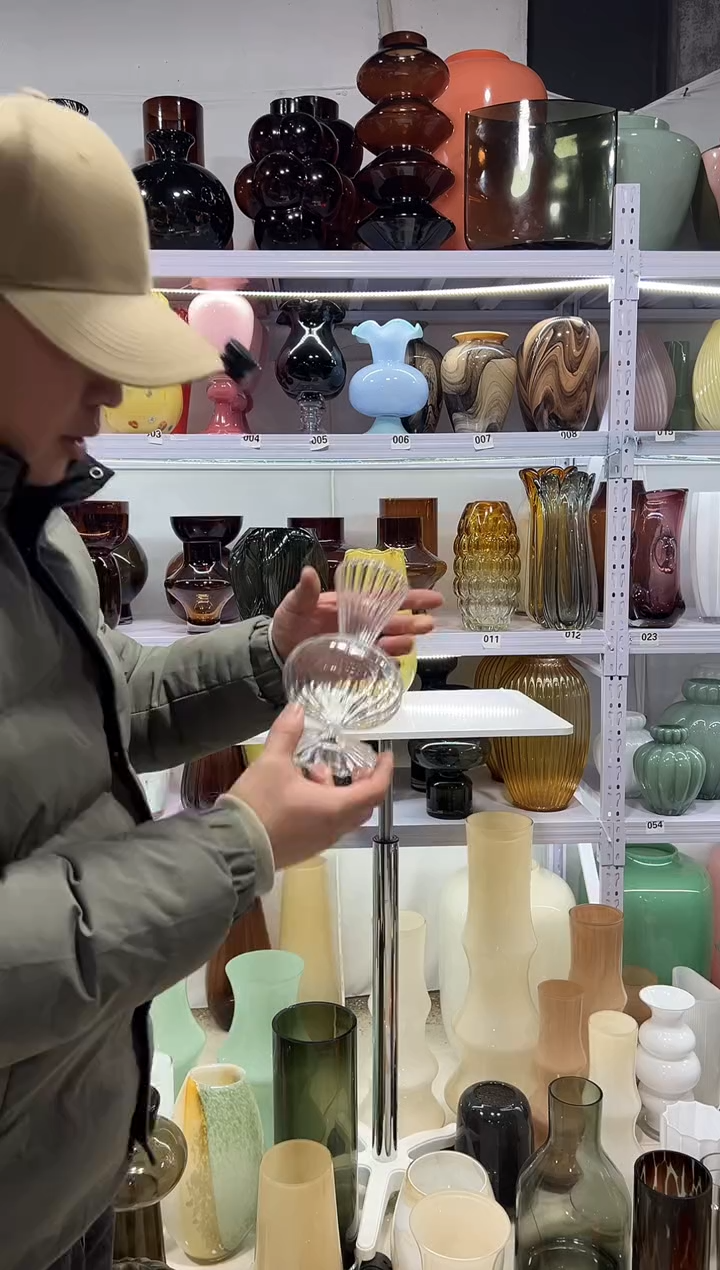 透明高脚花瓶..........