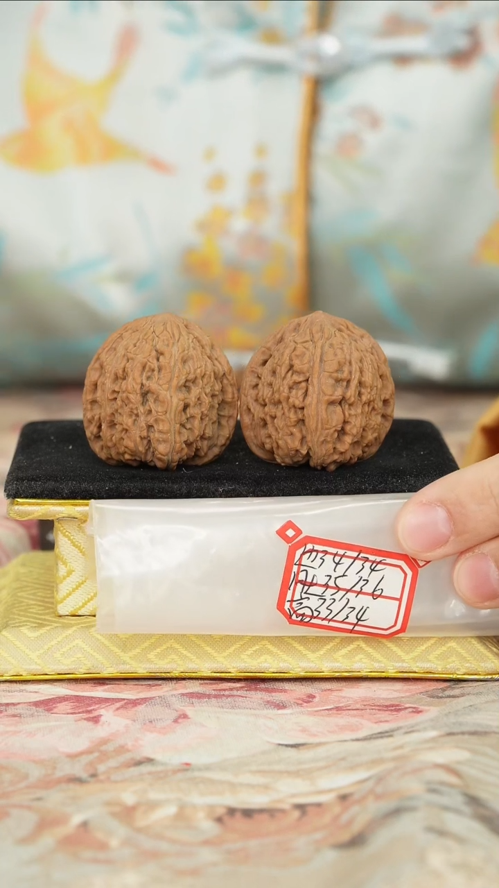 【闪购商品】文玩核桃把件密纹狮子头