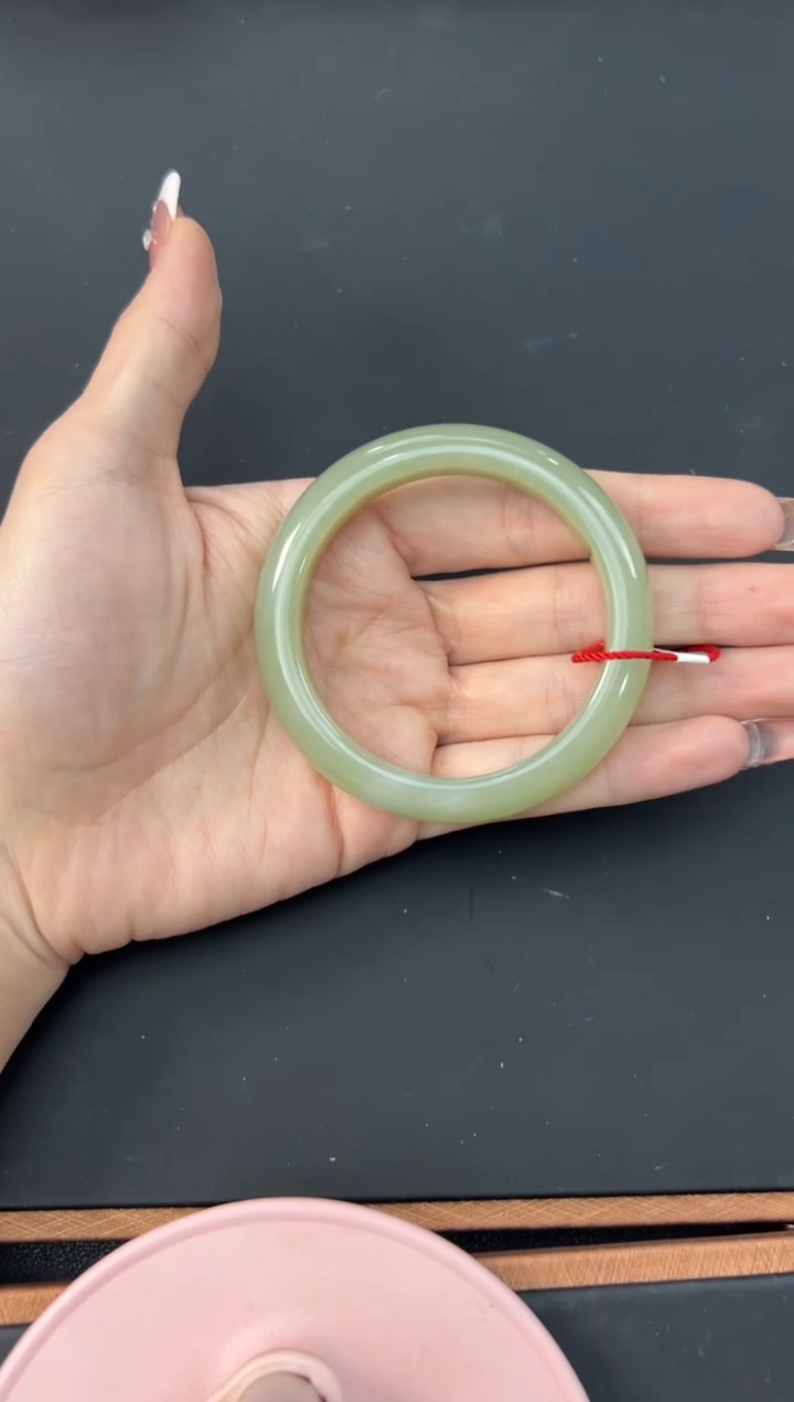 【闪购商品】和田玉手镯未镶嵌且末微色差近矿53手镯