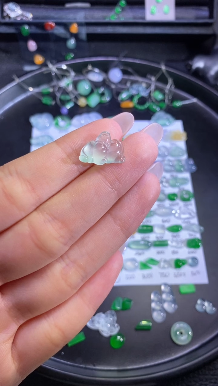 未镶嵌挂件翡翠蝙蝠