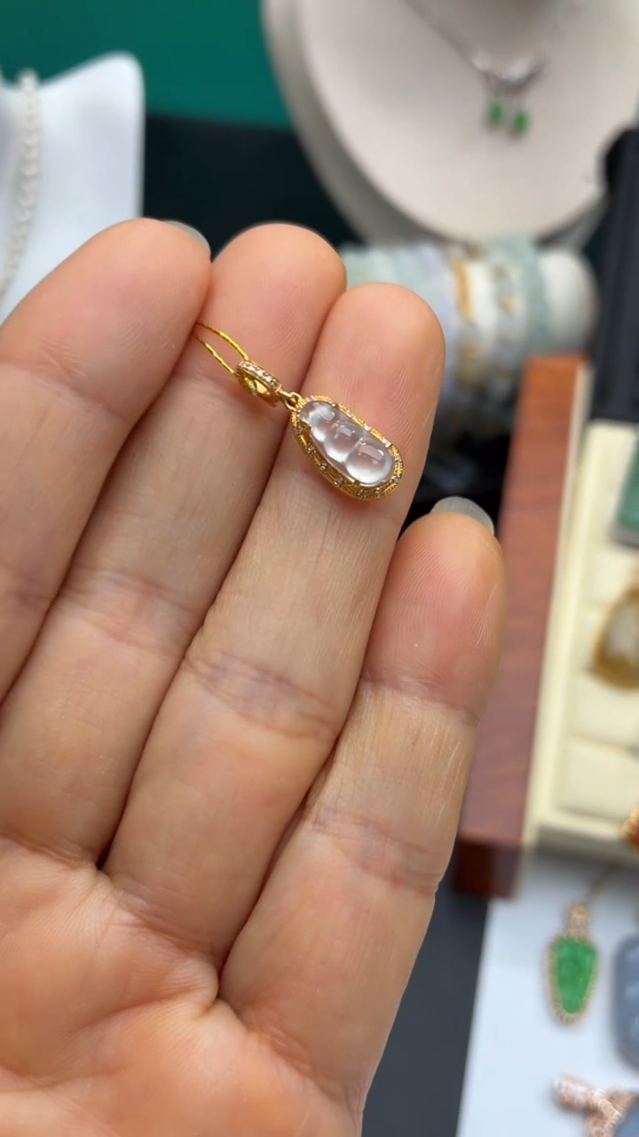 颈饰18K金镶嵌翡翠天然翡翠A货