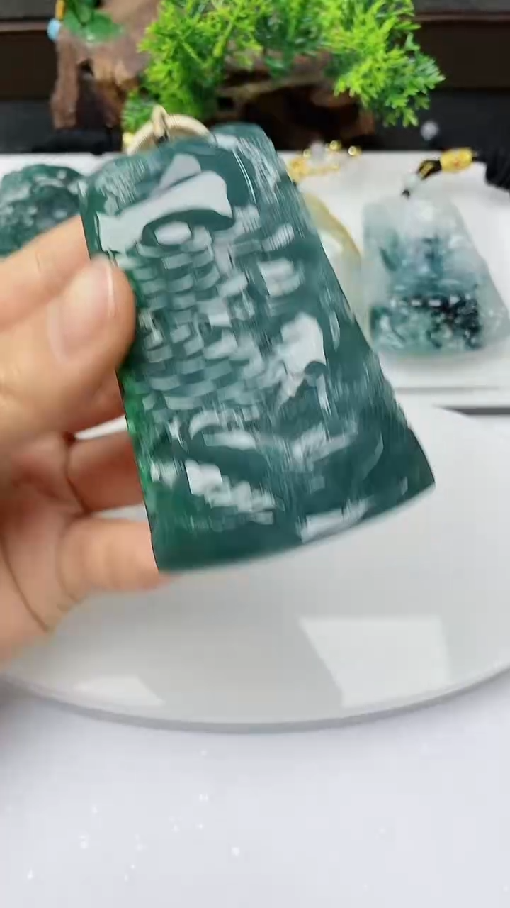 【闪购商品】翡翠颈饰未镶嵌          