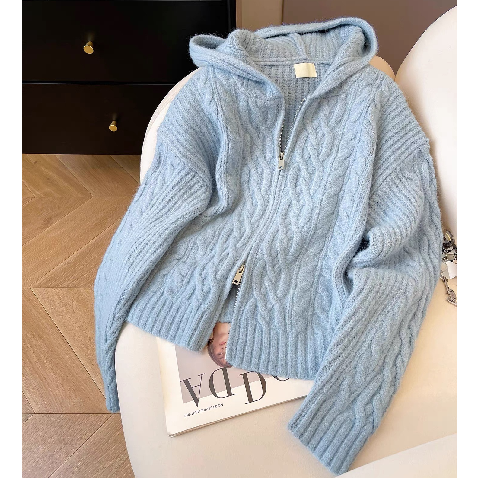 加厚麻花显白连帽毛衣外套女韩版秋冬新款宽松百搭拉链针织衫